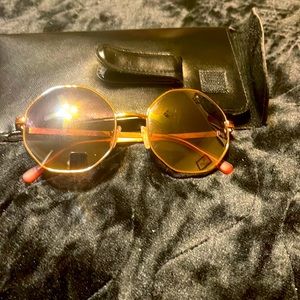 Woman’s Guess Sun Glasses